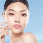 GUERLAIN ABEILLE ROYALE AQUEOUS TREATMENT OIL 4-piece SET Advanced Youth Aqueous Oil 50ml + Day Cream 15ml + Fortifying Lotion 15ml + Toiletry Bag - Image 3