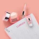 CLINIQUE MOISTURE SURGE SPF25 LIGHT MOISTURIZING CREAM 4-piece set Facial cream SPF25 50ml + Hydrating spray 30ml + Lip balm 7ml + Toiletry bag - Image 2