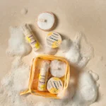 FLOR DE MAYO SUBLIME CAMOMILA TRAVEL set Αφρός καθαρισμού προσώπου 50ml + Ντεμακιγιάζ 45g + Σφουγγάρι ντεμακιγιάζ + Νεσεσέρ - Image 2